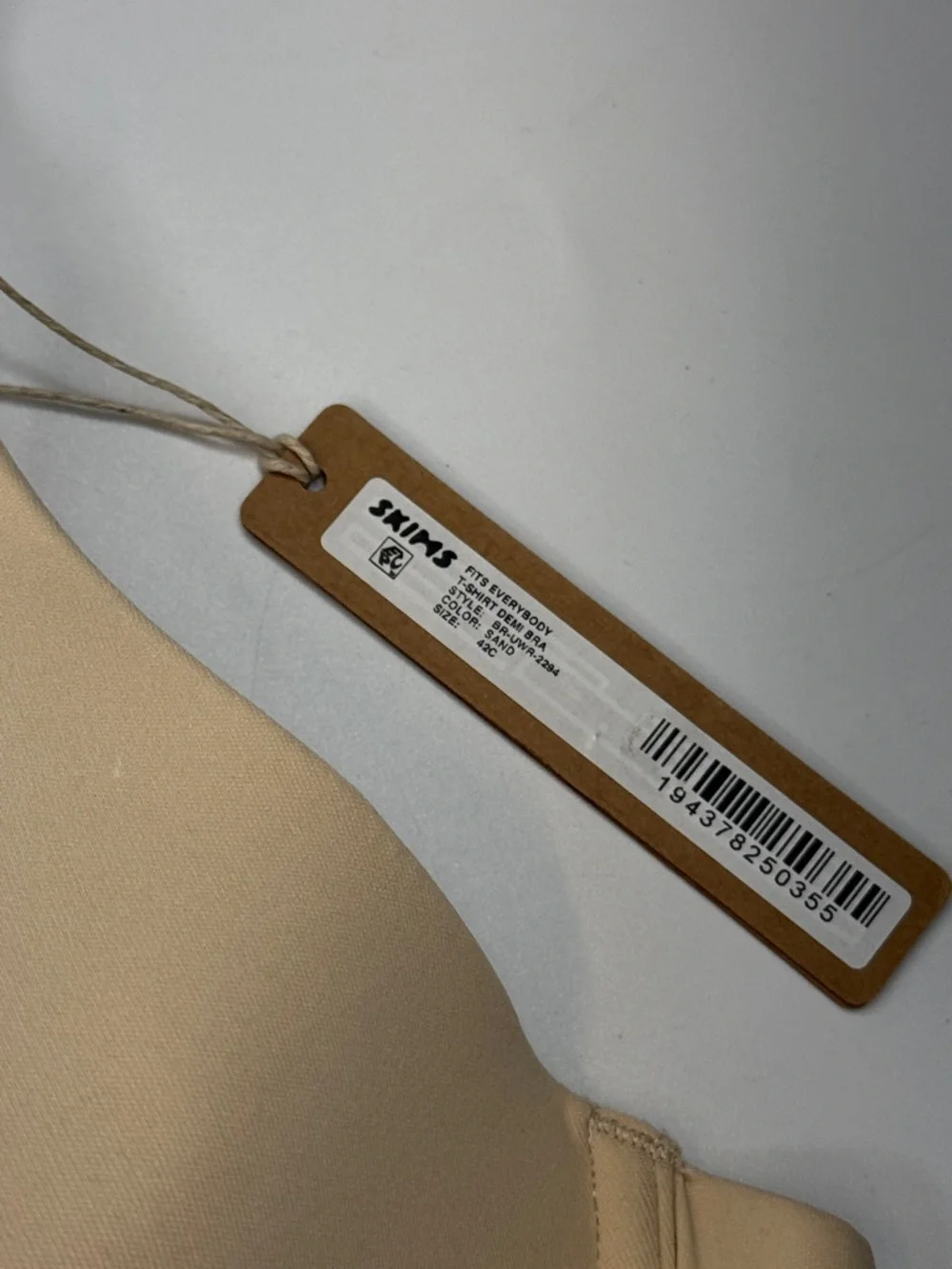 SKIMS Fits Everybody T Shirt Demi Bra- Size 42C- Color Sand - Picture 4 of 6